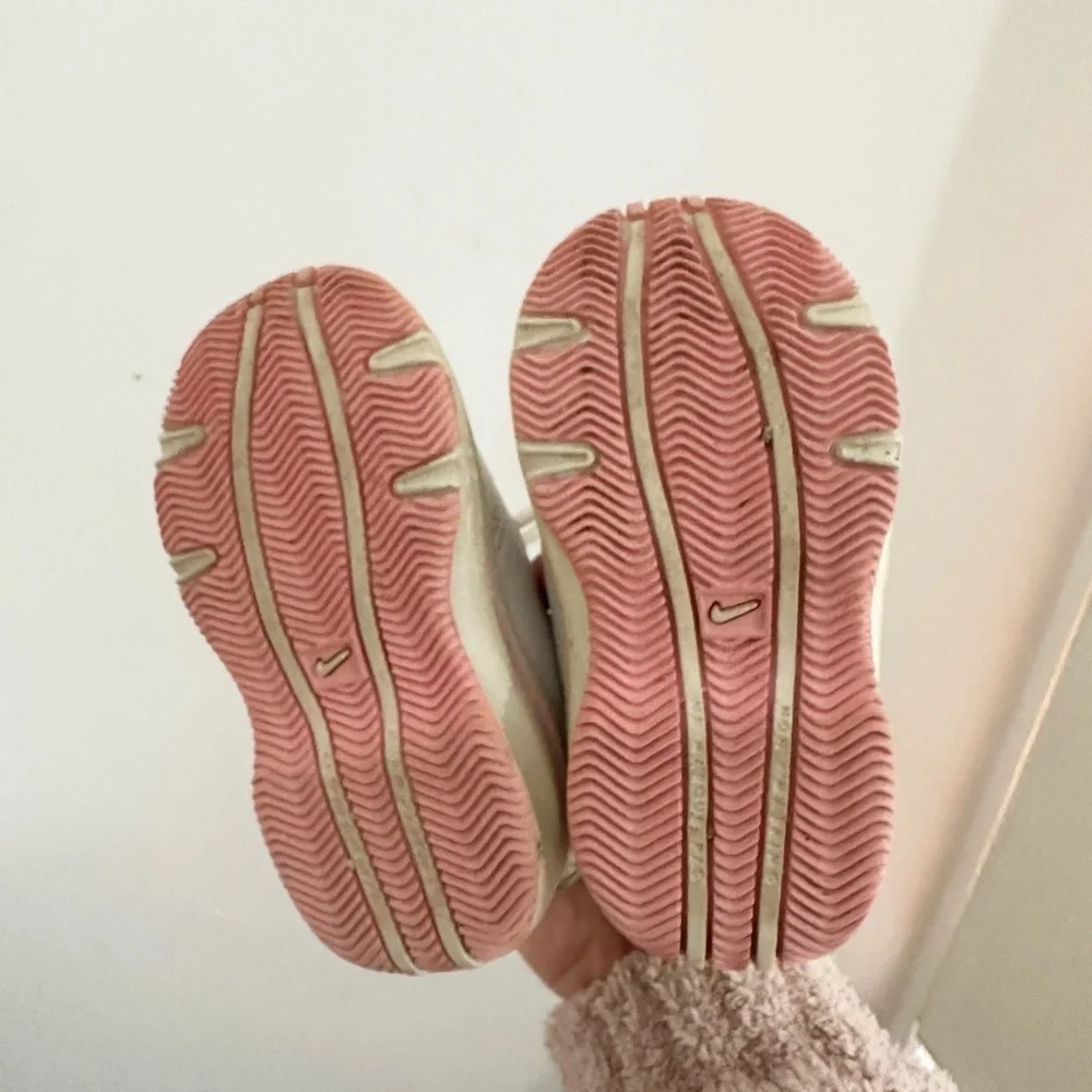 Nike Toddler sz 4 Baby Casual Sneakers Leather White Pink Shoes Non Marking Girl